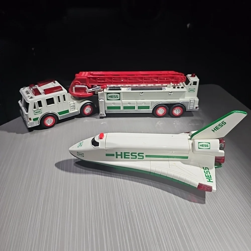 Vintage Y2K 2000 Hess Fire Truck & 1999 Space Shuttle‎ Good PreOwned Condition